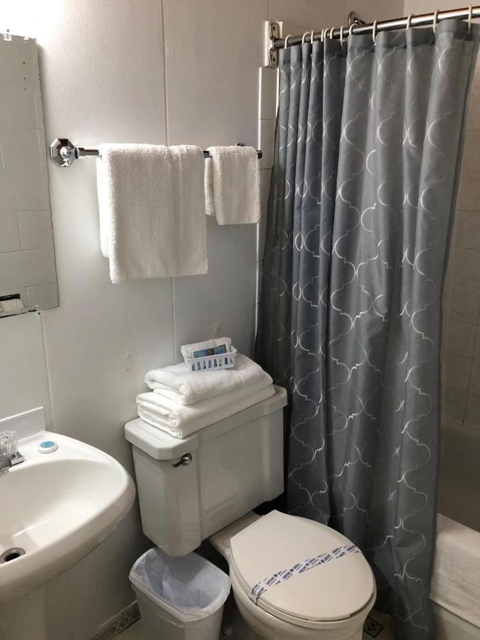 Pines Motel Sicamous Dış mekan fotoğraf