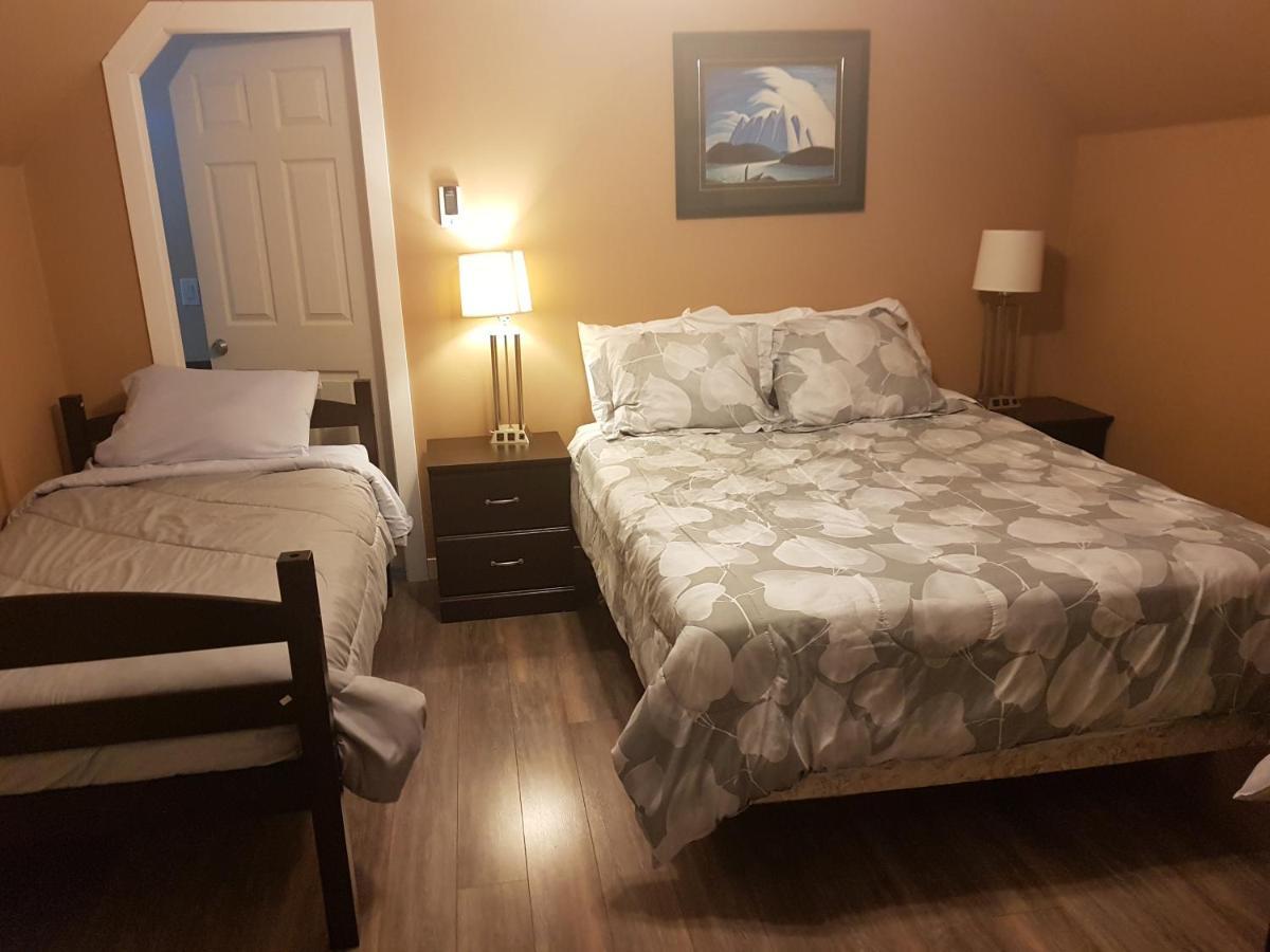 Pines Motel Sicamous Dış mekan fotoğraf