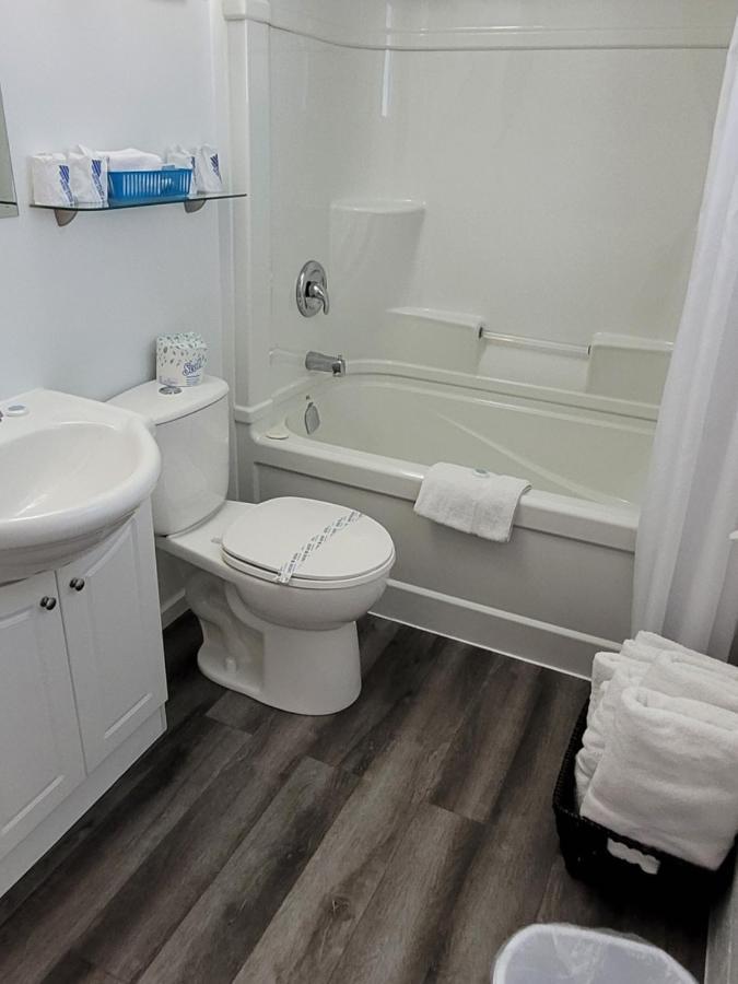 Pines Motel Sicamous Dış mekan fotoğraf