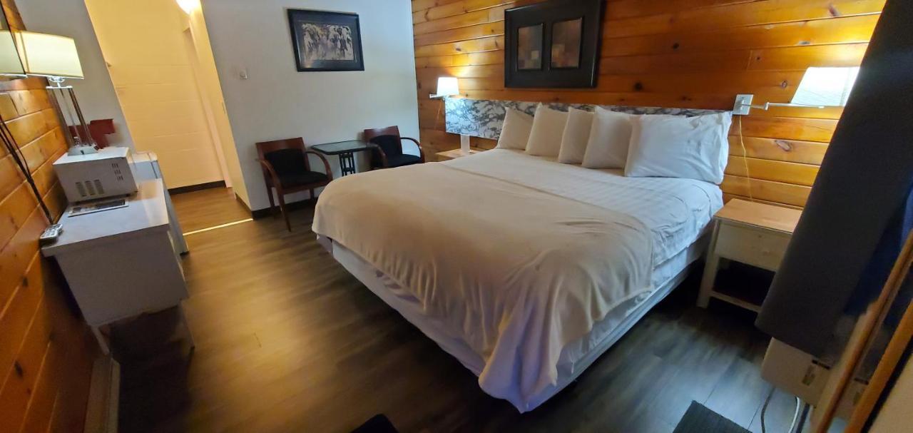 Pines Motel Sicamous Dış mekan fotoğraf