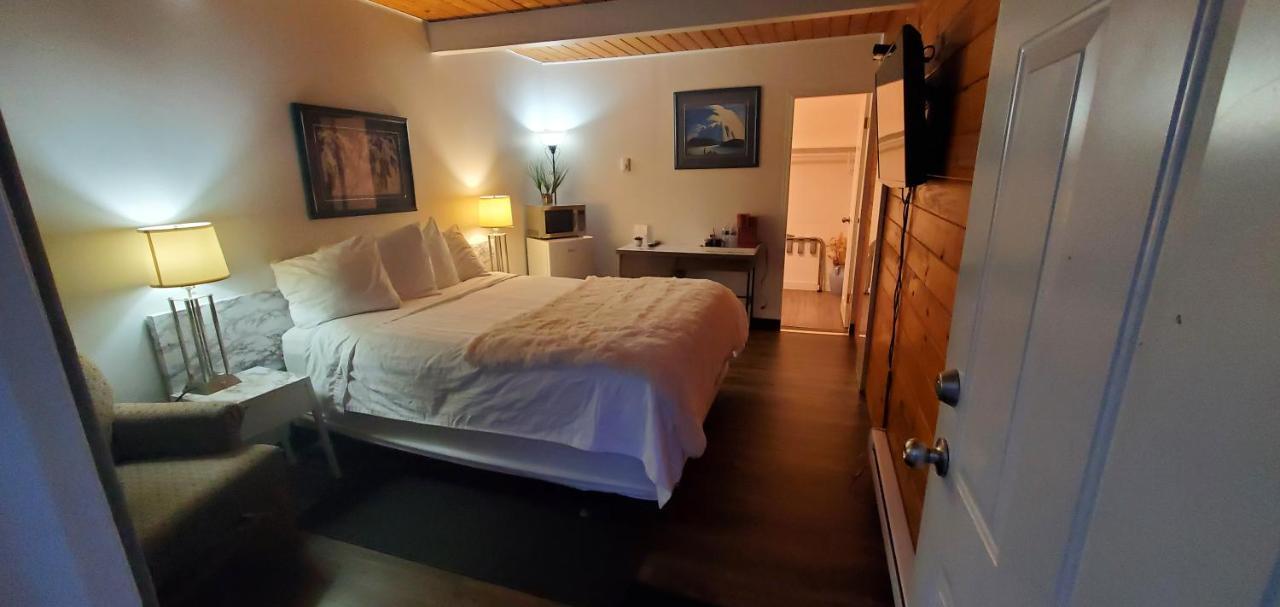 Pines Motel Sicamous Dış mekan fotoğraf
