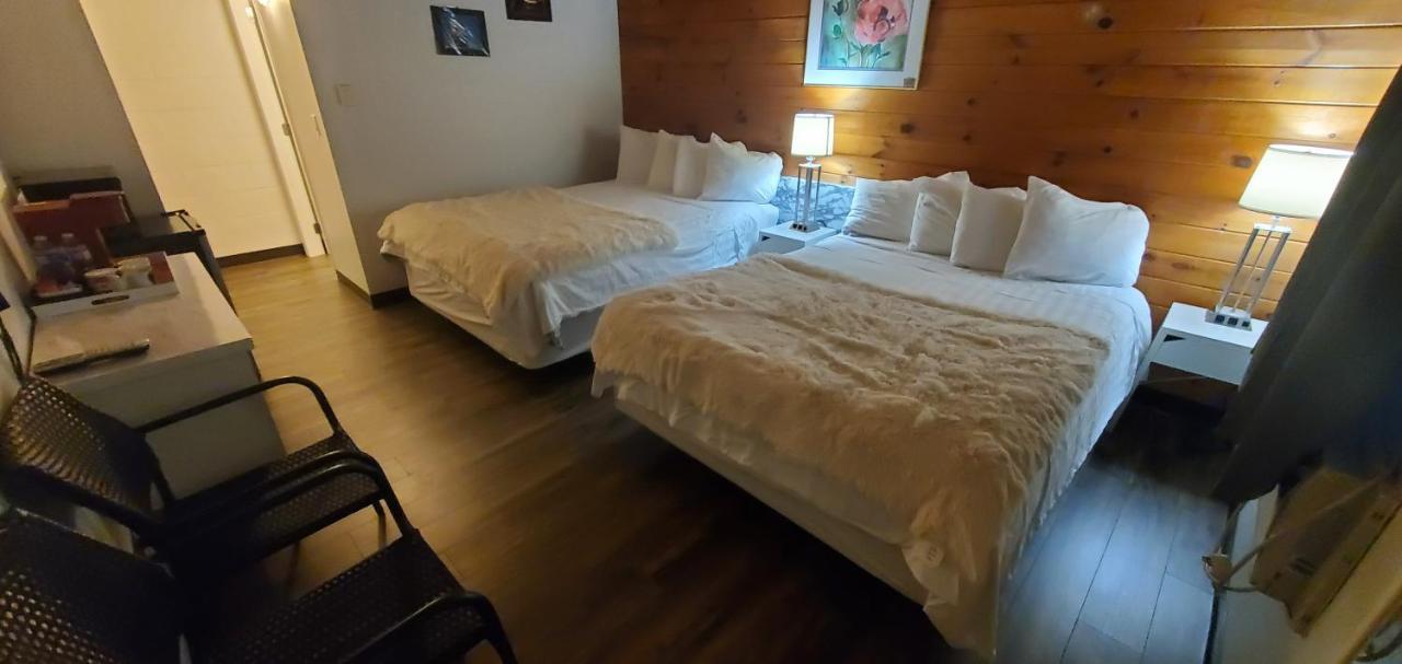 Pines Motel Sicamous Dış mekan fotoğraf