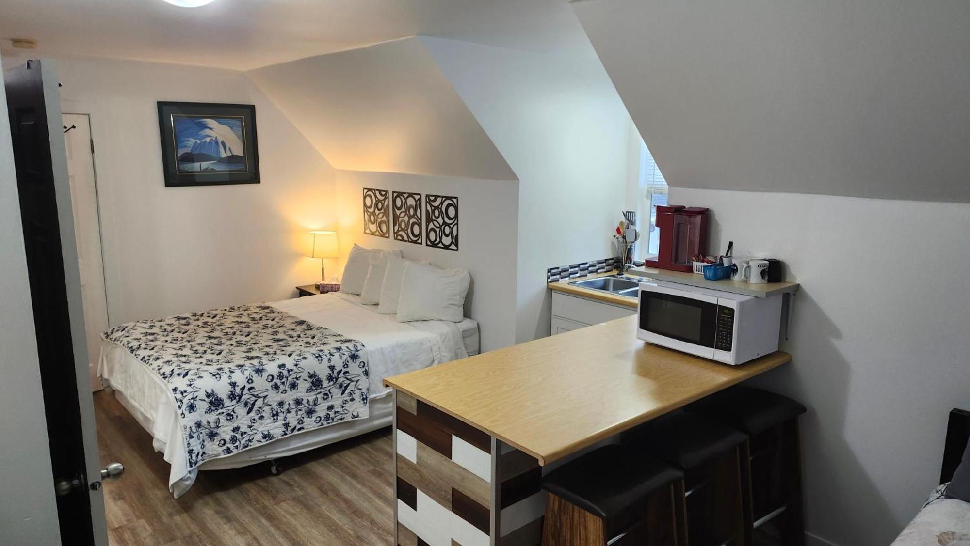 Pines Motel Sicamous Dış mekan fotoğraf